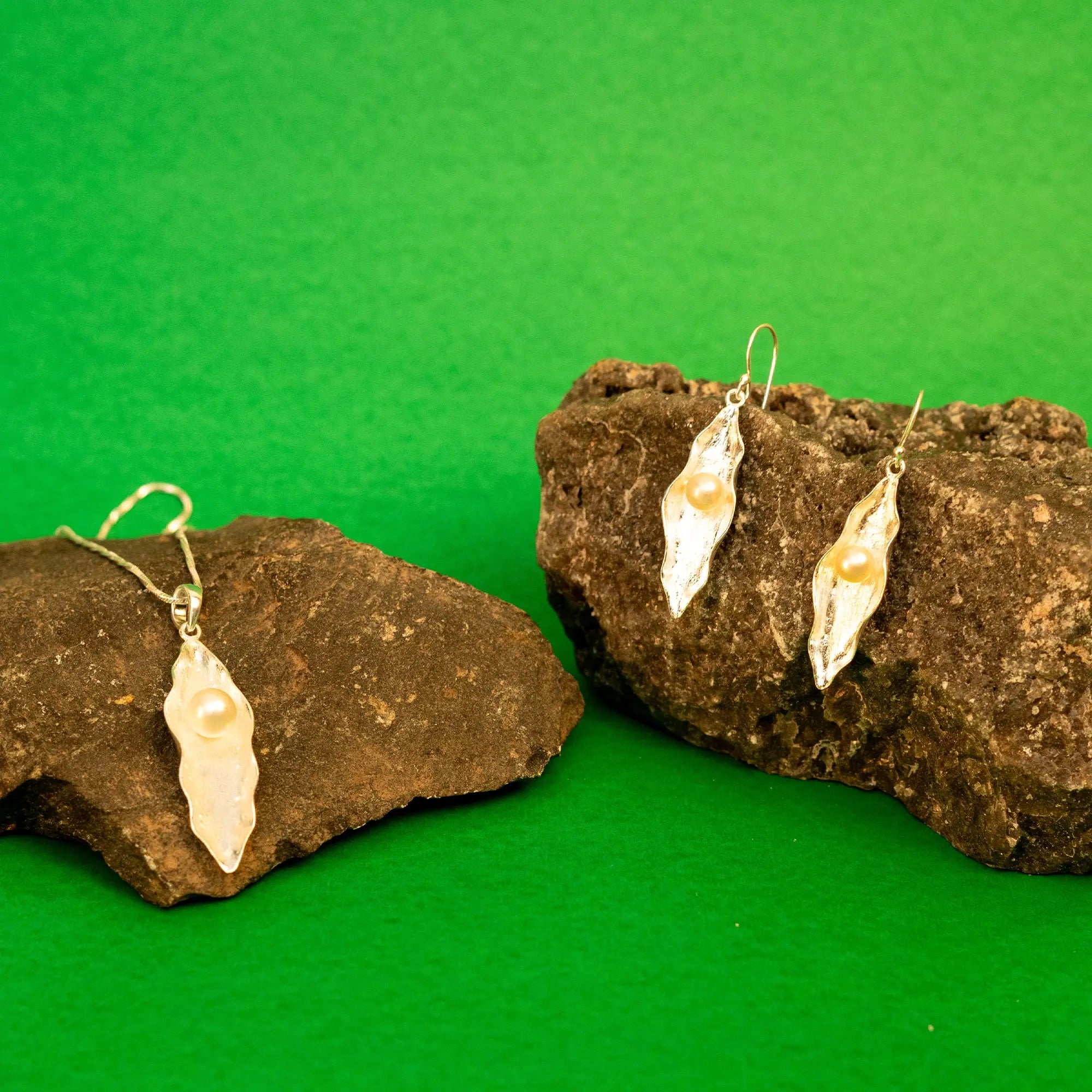 Leaf Pearl Tassel Drop Pendant Earring Set with White Pearl