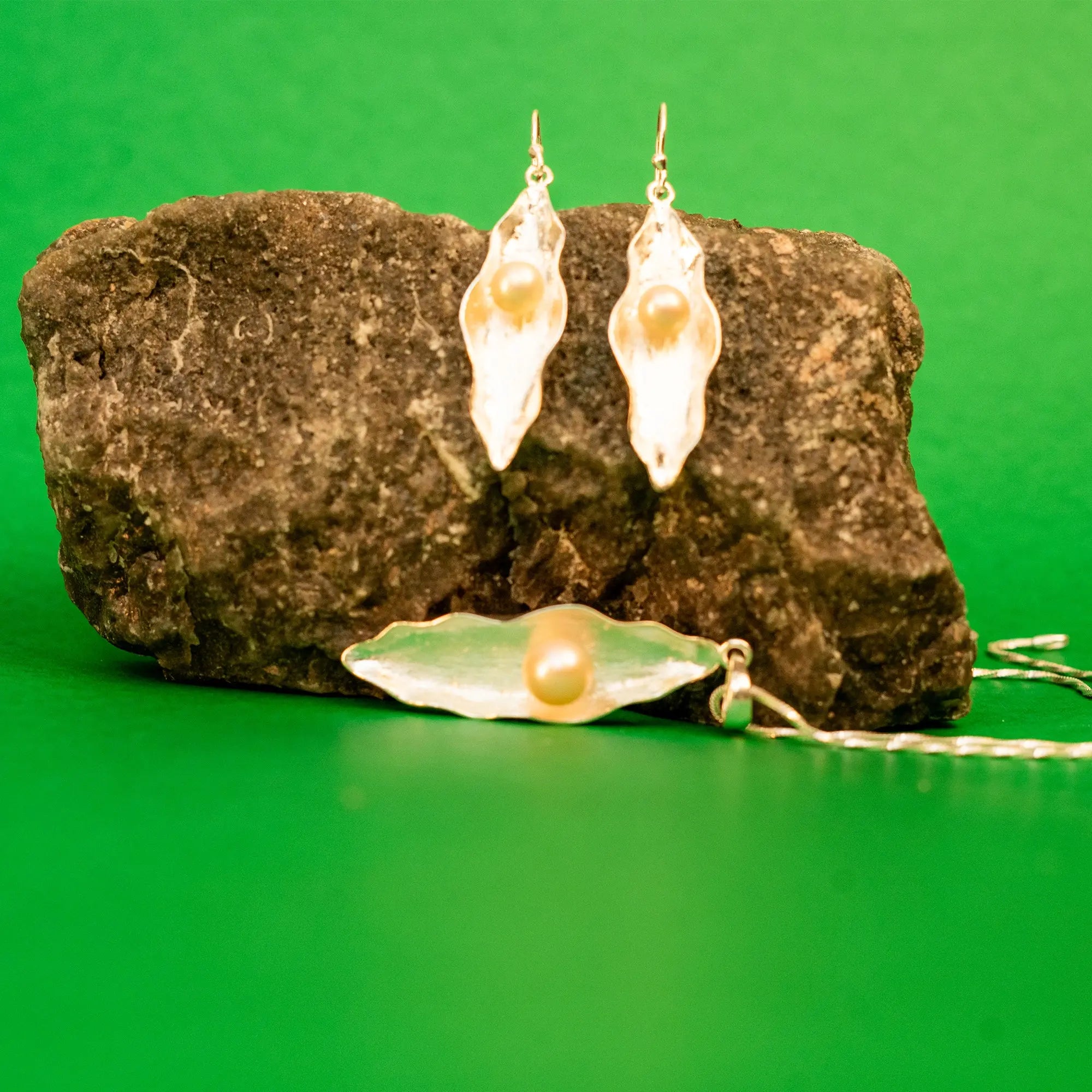 Leaf Pearl Tassel Drop Pendant Earring Set with White Pearl